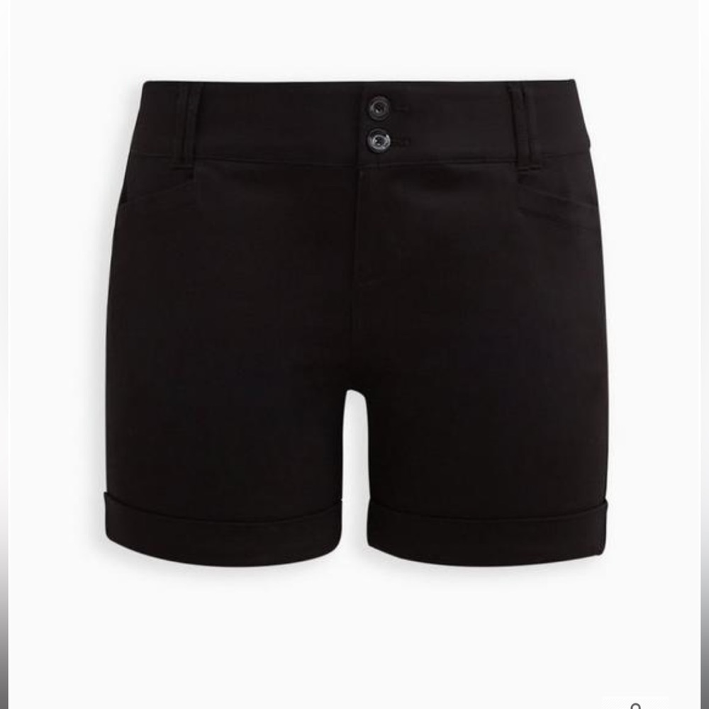 New Torrid 5 Inch Stretch Sateen Mid-Rise Short (Size 10)